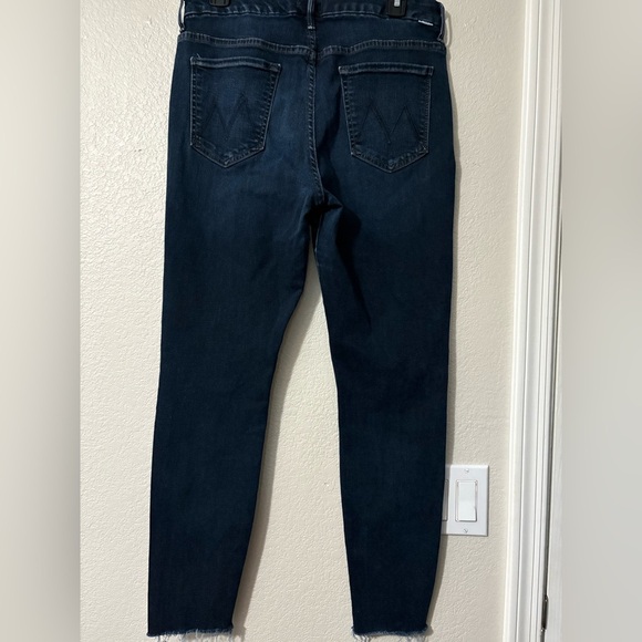 MOTHER High Waisted Looker Ankle Fray in Last Call Wash Dark Blue Skinny. Size32 - Picture 5 of 16